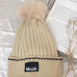 Gorro tejido bordado